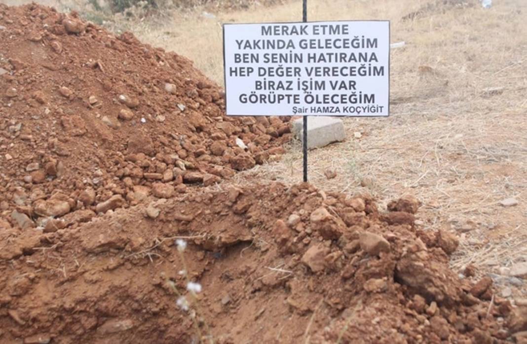 Kendi elleriyle kazdığı eşinin mezarına bıraktığı not, okuyanları ağlattı! Acısı hâlâ geçmedi... 11